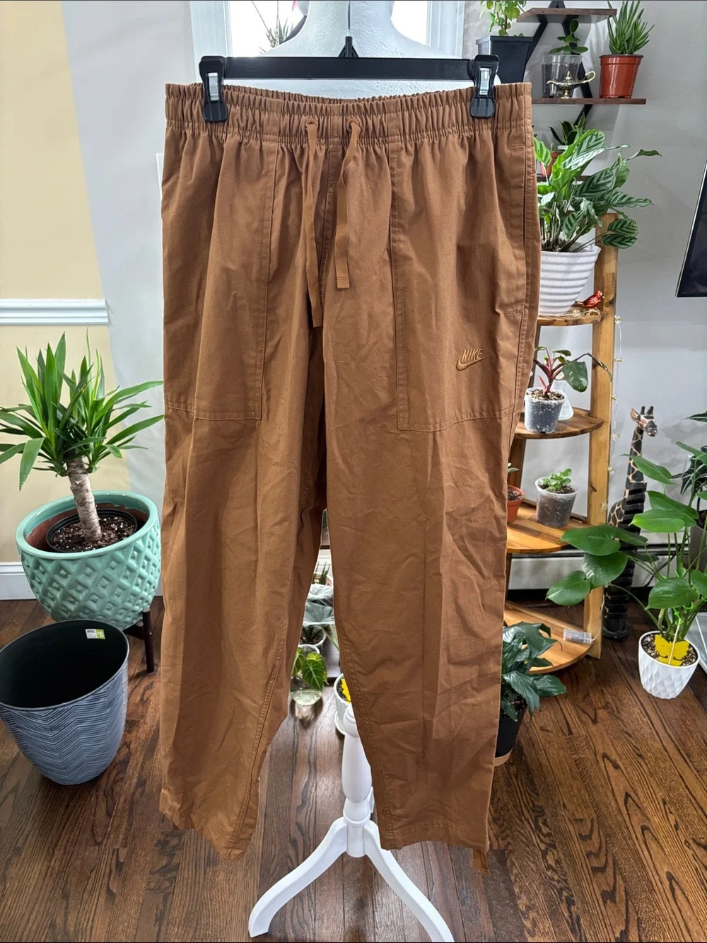 Nike loose fit tapered club pants size S